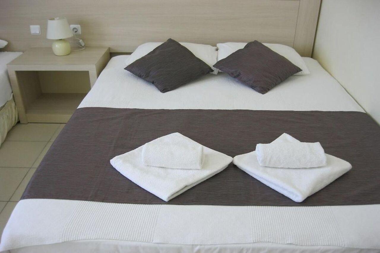 As Queen Beach Hotel Kizilot Exterior photo