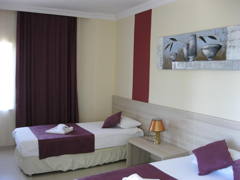 As Queen Beach Hotel Kizilot Room photo