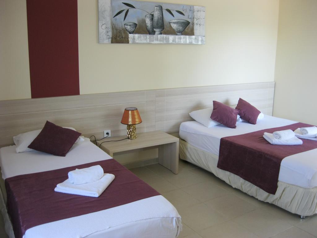 As Queen Beach Hotel Kizilot Room photo