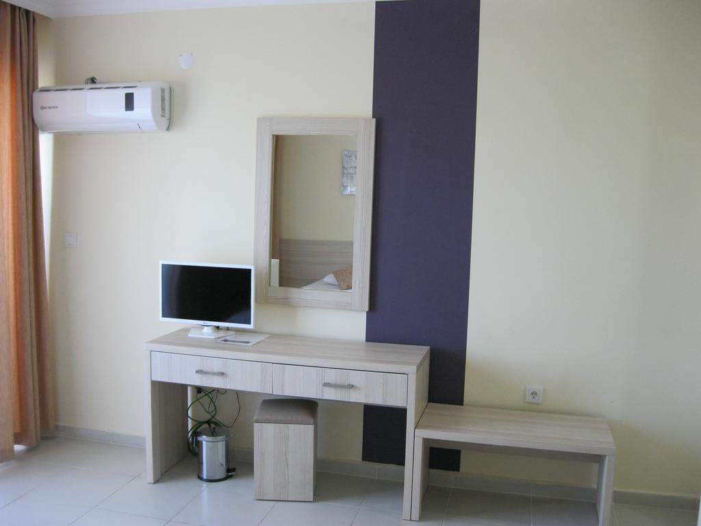 As Queen Beach Hotel Kizilot Room photo