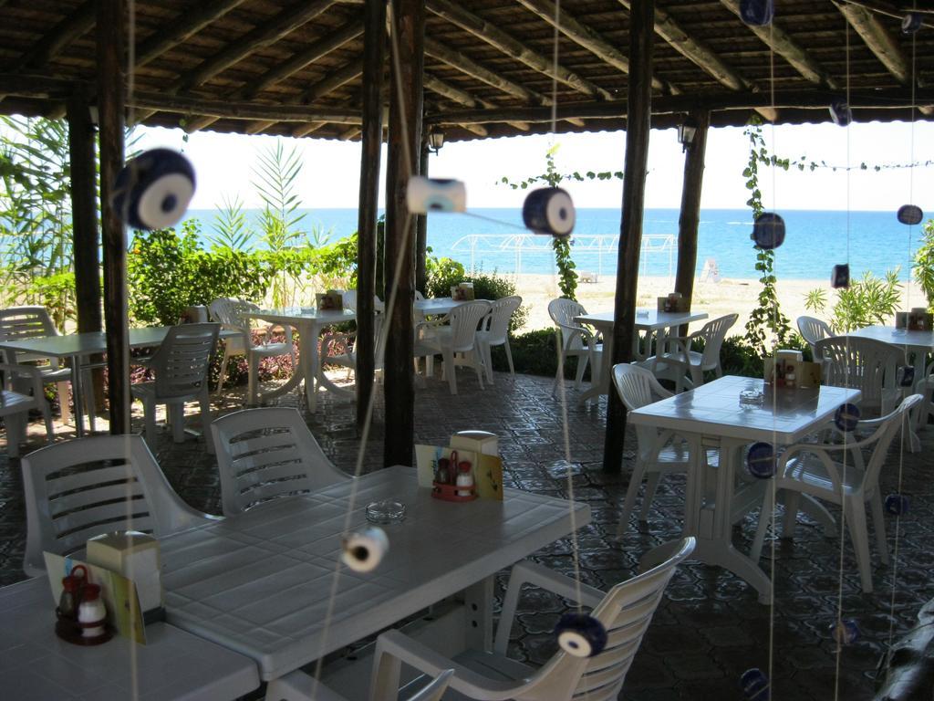 As Queen Beach Hotel Kizilot Exterior photo