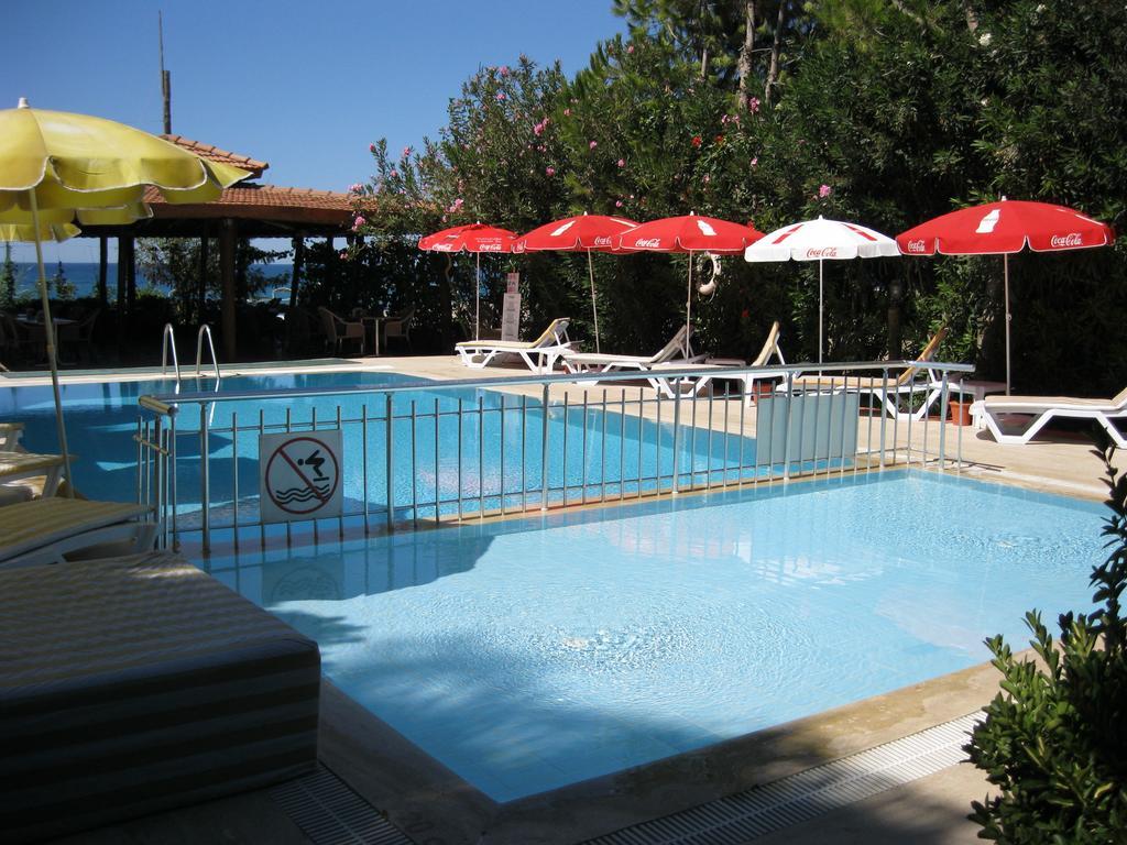 As Queen Beach Hotel Kizilot Exterior photo