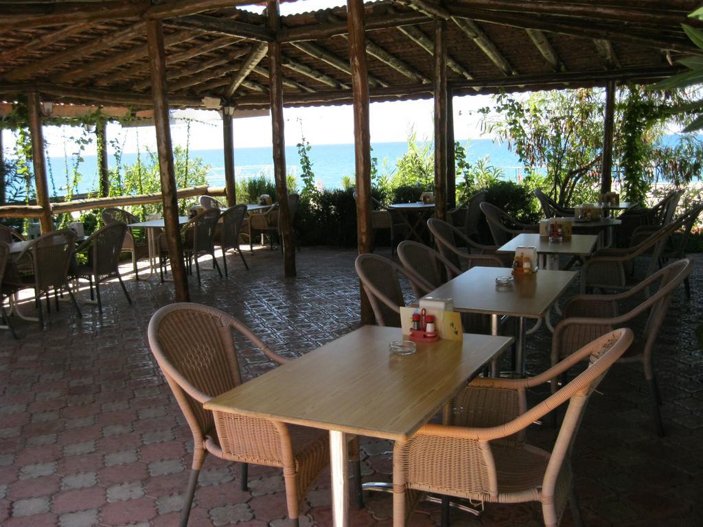 As Queen Beach Hotel Kizilot Exterior photo