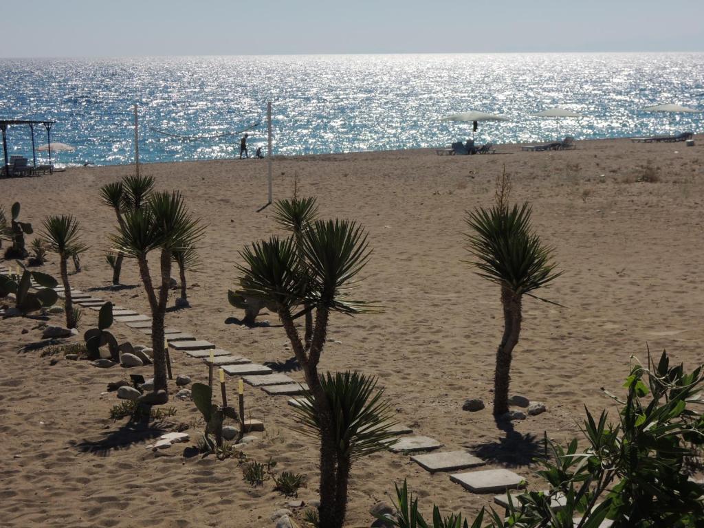 As Queen Beach Hotel Kizilot Exterior photo