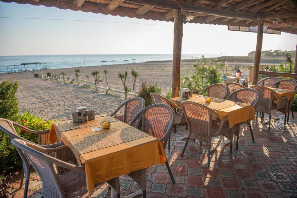 As Queen Beach Hotel Kizilot Exterior photo