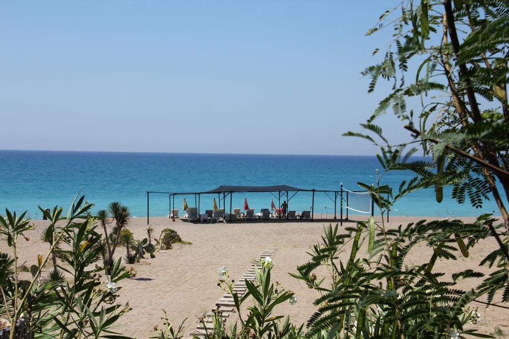 As Queen Beach Hotel Kizilot Exterior photo