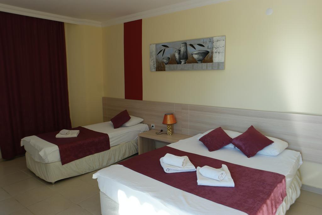 As Queen Beach Hotel Kizilot Exterior photo