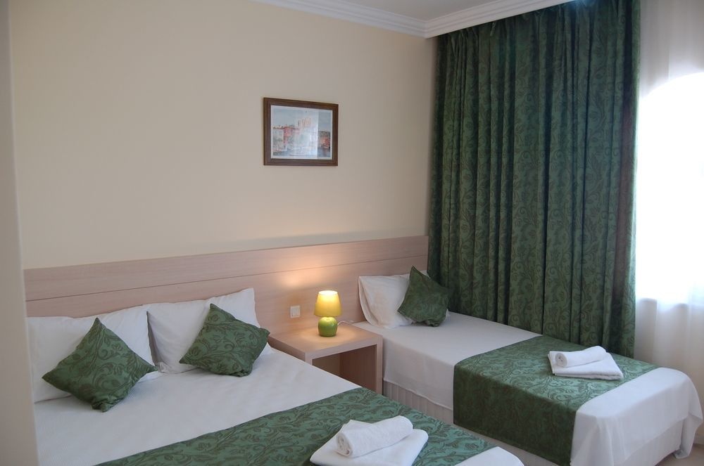 As Queen Beach Hotel Kizilot Exterior photo