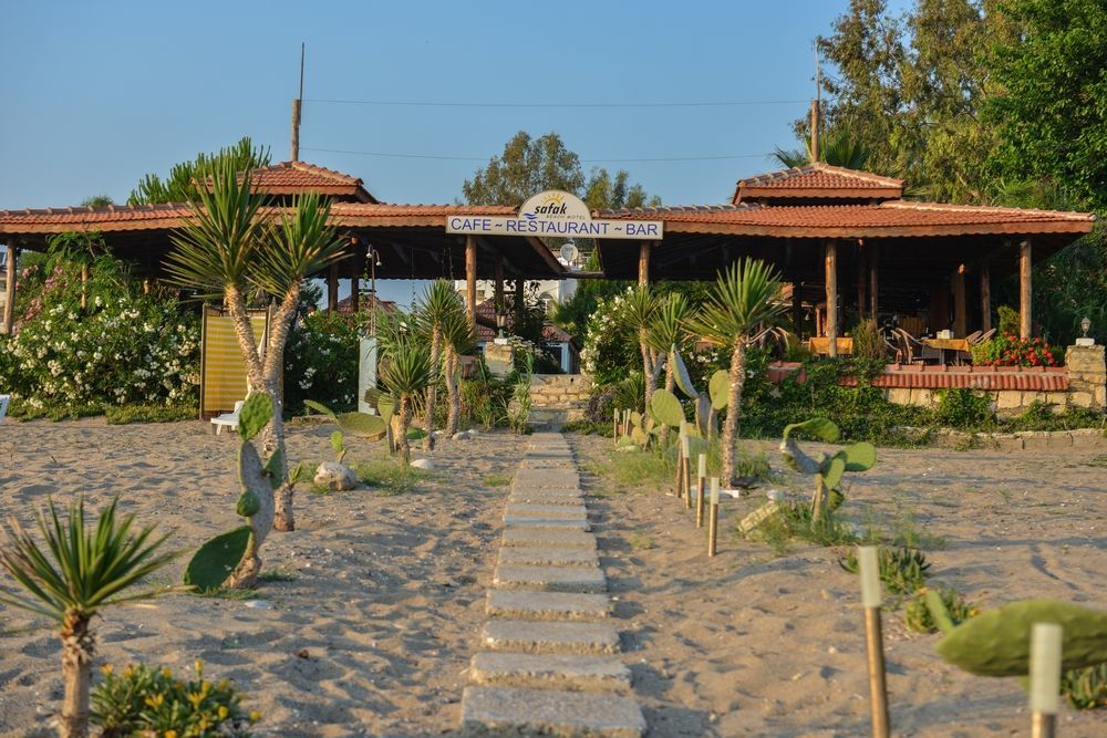 As Queen Beach Hotel Kizilot Exterior photo